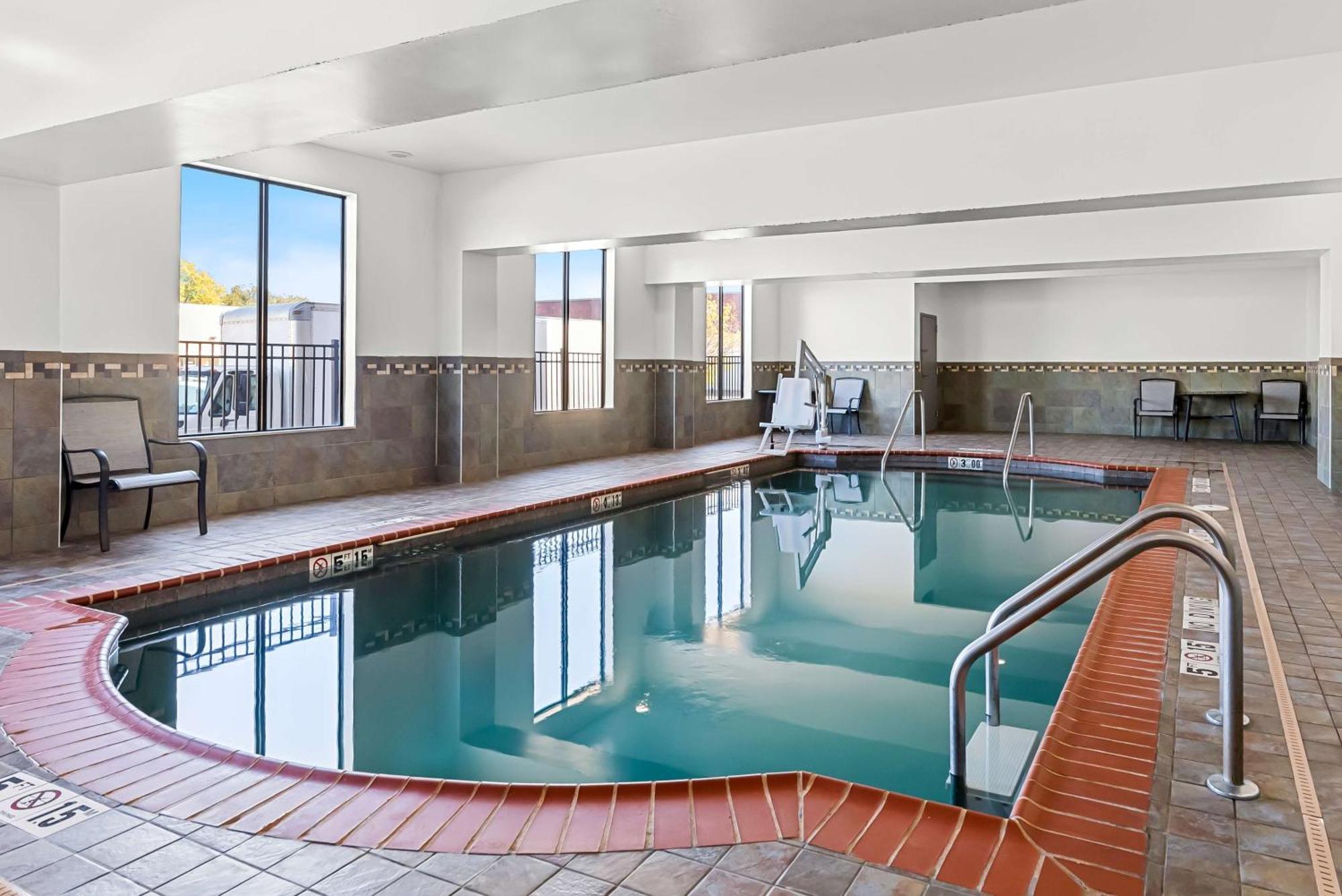 Best Western St. Louis Airport North Hotel & Suites Hazelwood Kültér fotó